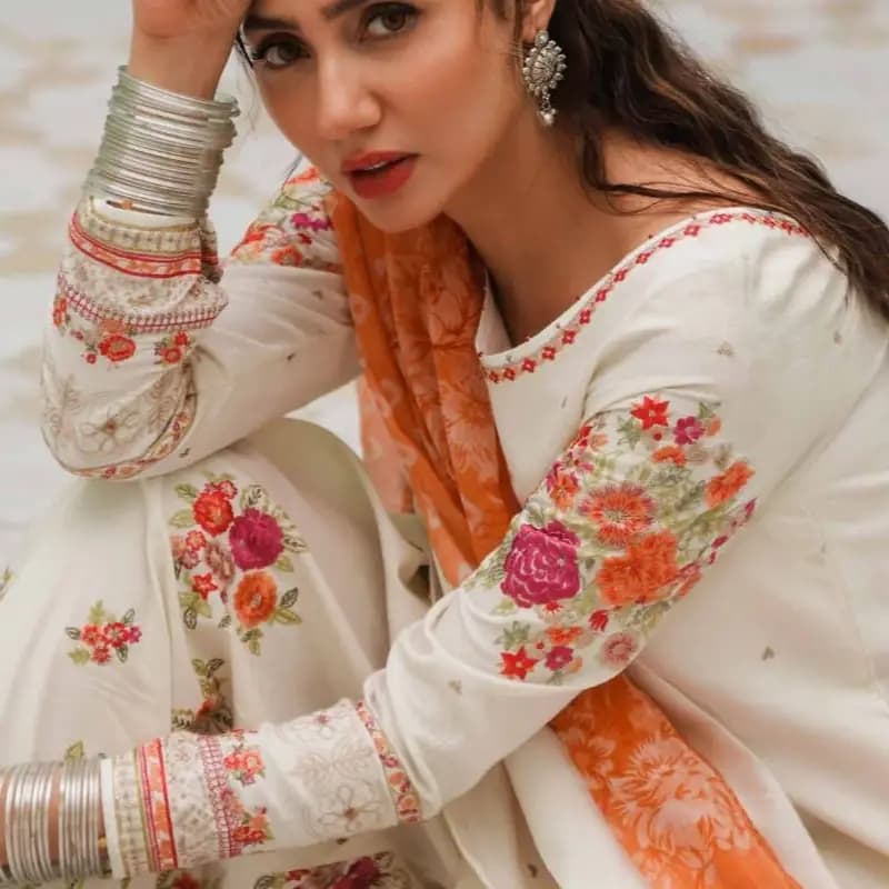 Embroidery lawn 3pc